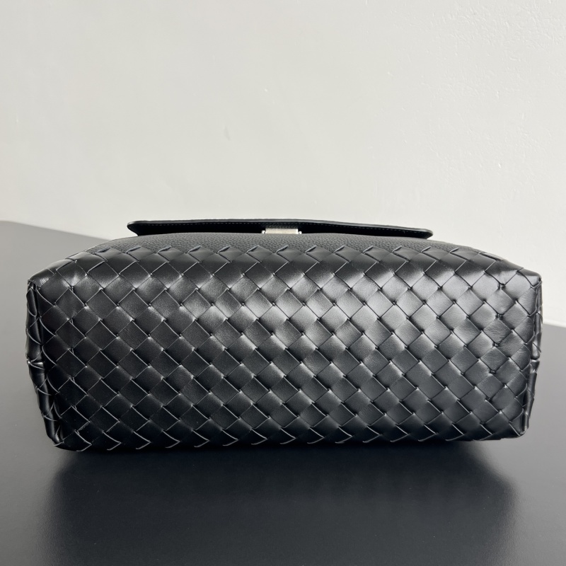 Сумка Bottega Veneta Andiamo с плетеным ремешком