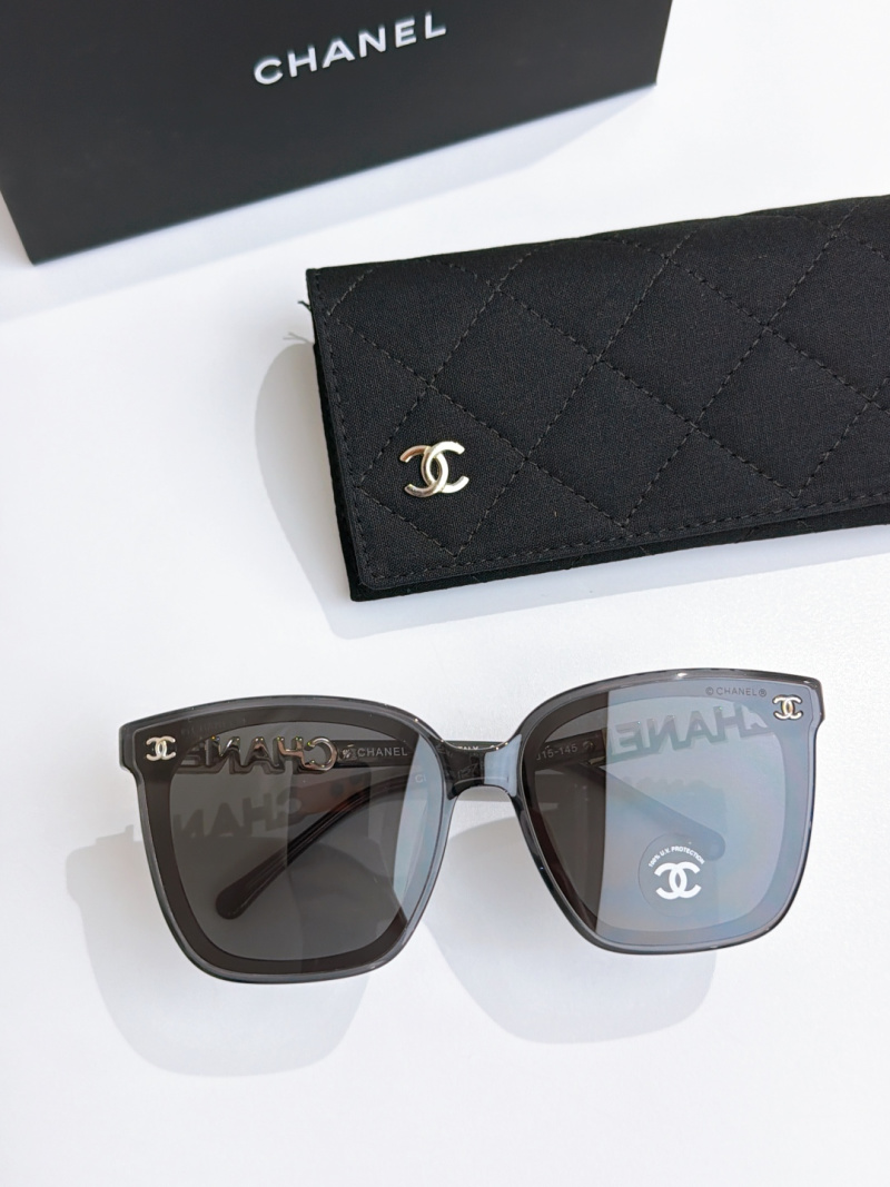 Солнцезащитные очки Chanel модель 6806