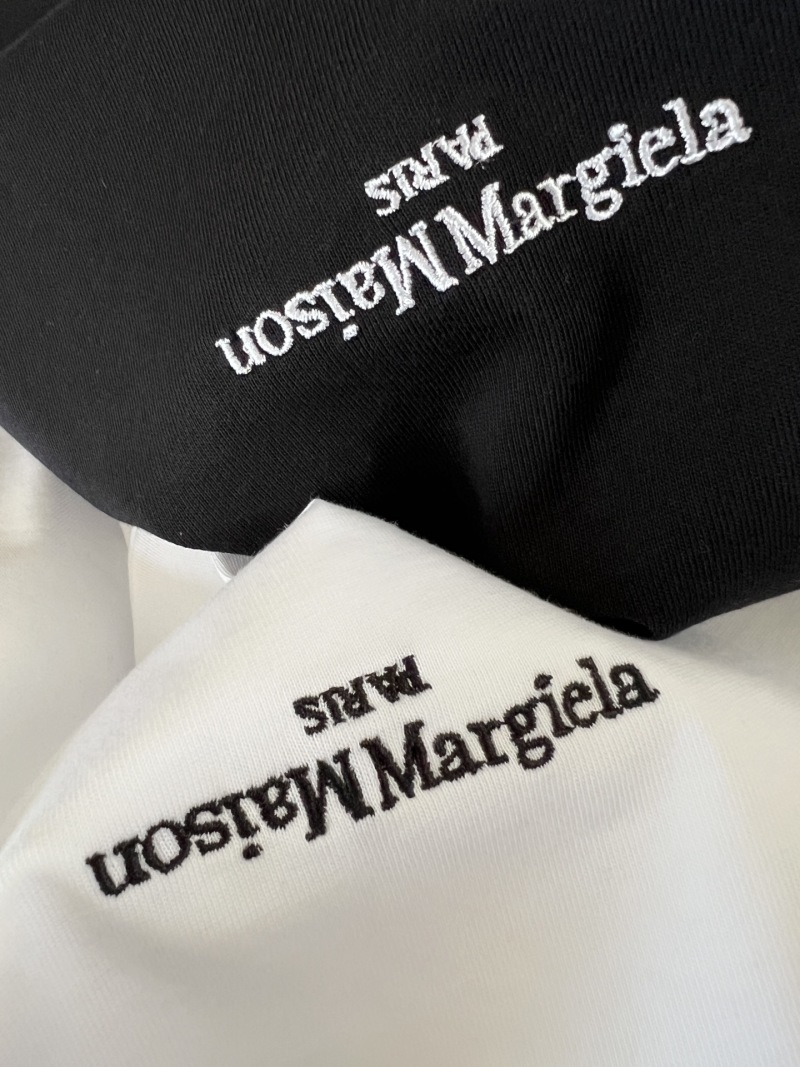 Футболка Maison Margiela с вышивкой