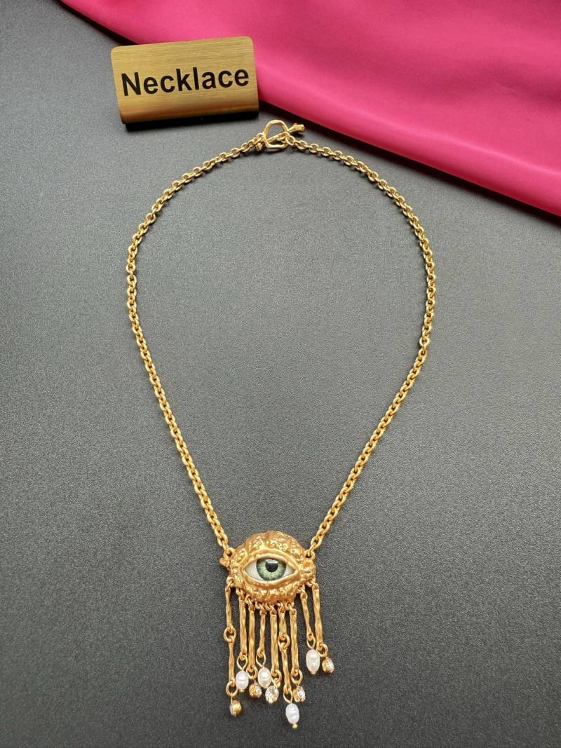 Колье с подвеской в виде глаза Schiaparelli