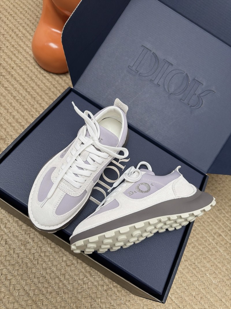 Женские кроссовки Dior