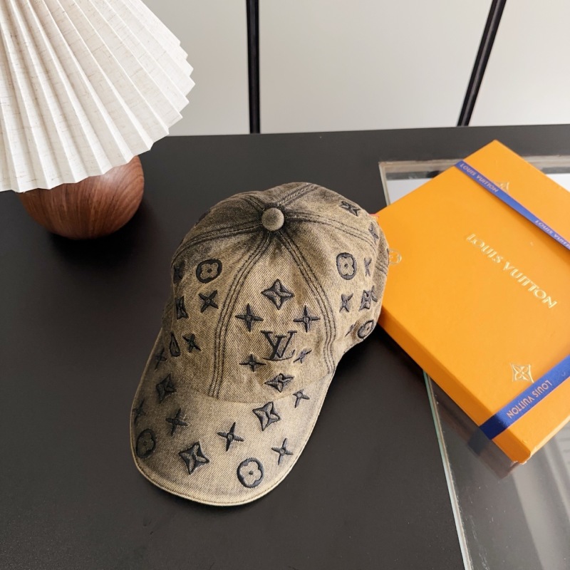 Кепка с монограммой Louis Vuitton в стиле винтаж