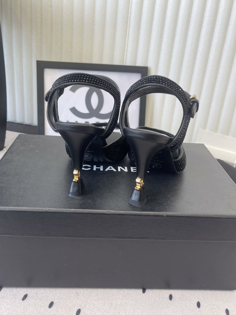 Черные туфли Chanel со стразами на тонком каблуке