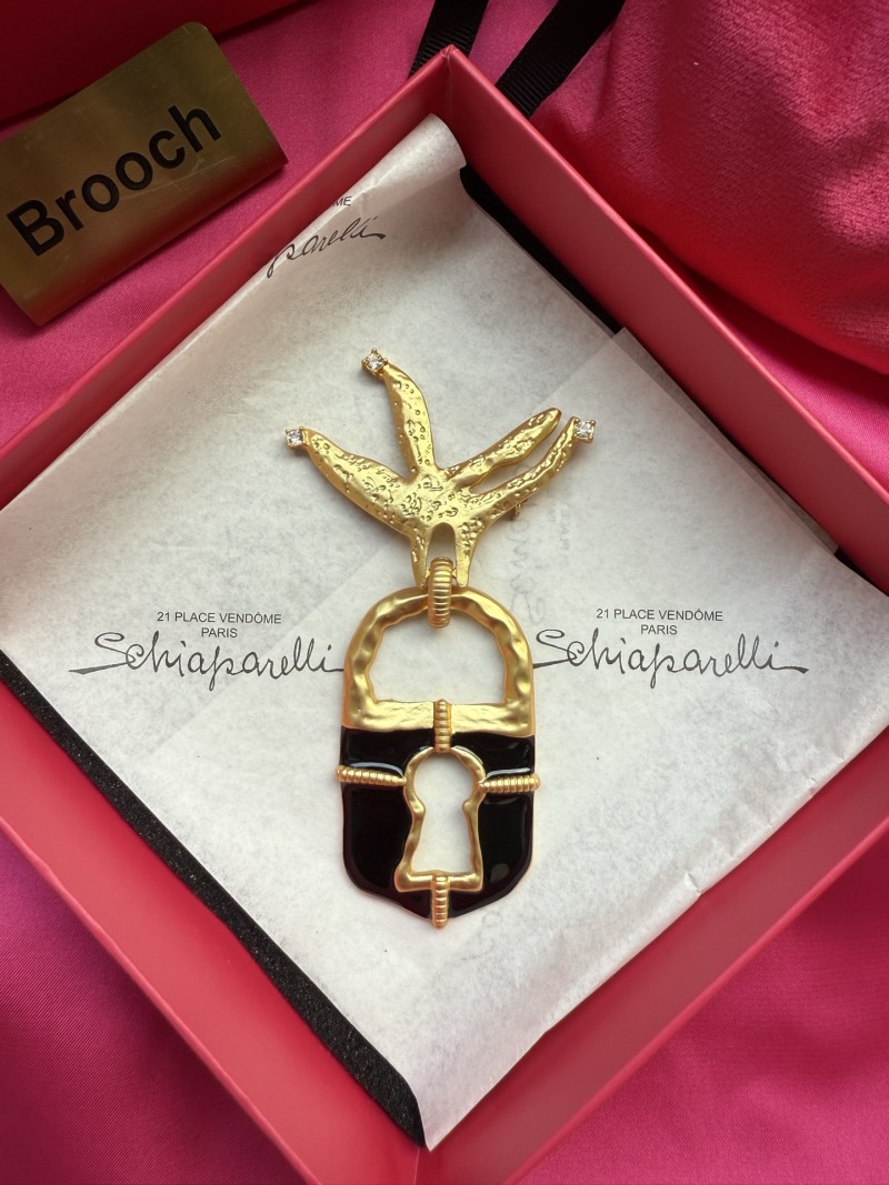Брошь Schiaparelli