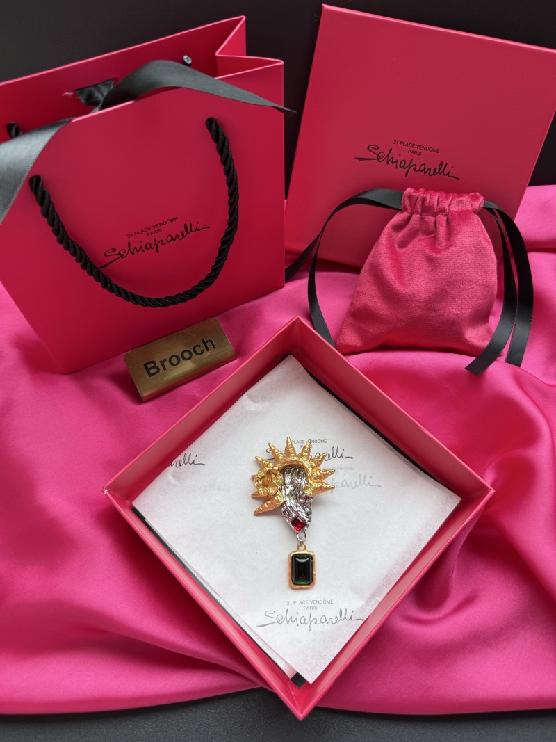 Брошь Schiaparelli