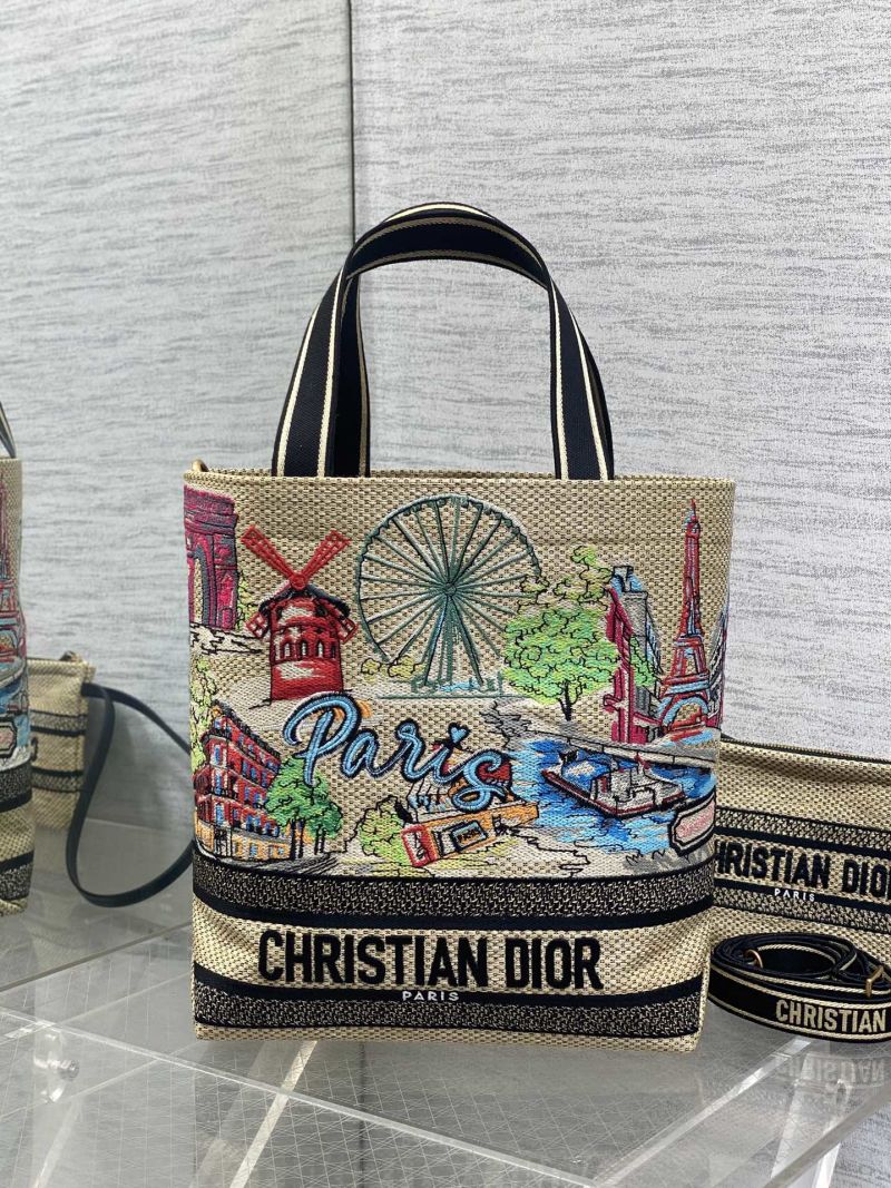 Сумка-шоппер Christian Dior с вышивкой Paris