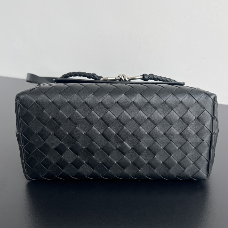 Сумка-клатч Bottega Veneta Andiamo с узлом