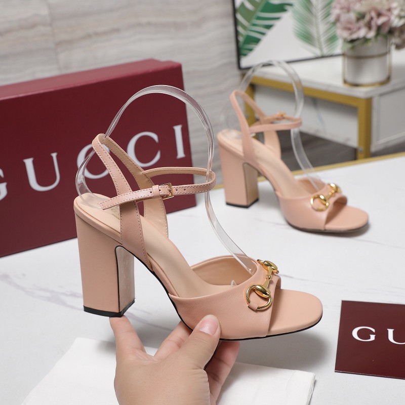 Женские босоножки на каблуке с декоративной пряжкой Gucci