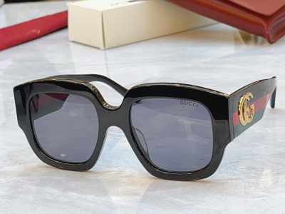 Солнцезащитные очки Gucci GG1546S