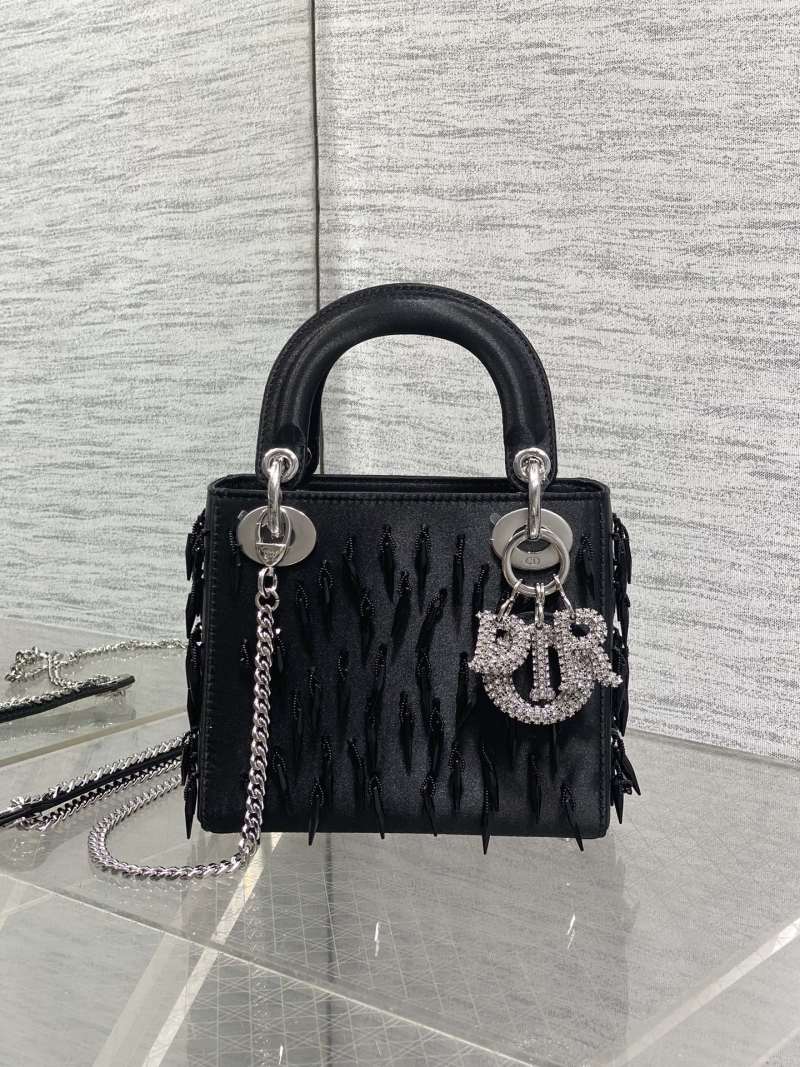 Черная сумка Lady Dior с декором