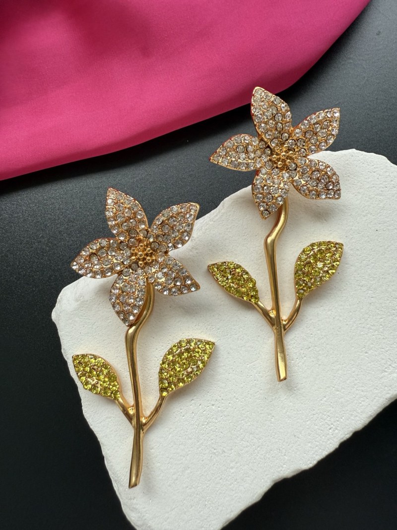 Серьги в форме цветка с кристаллами Schiaparelli