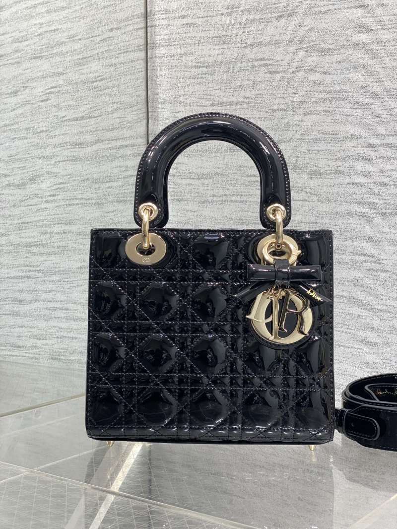 Черная лакированная сумка Dior Lady Dior
