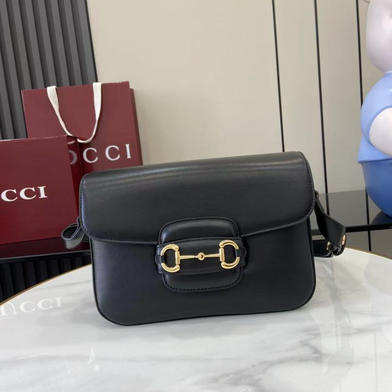 Черная сумка Gucci с фурнитурой