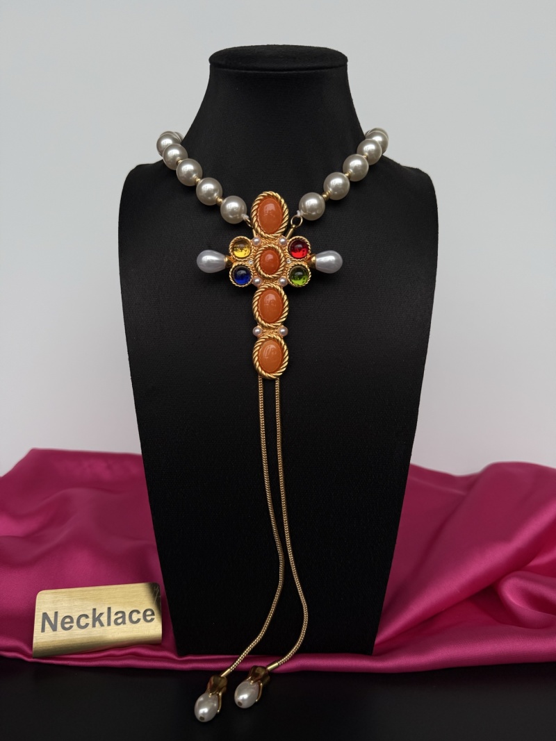 Колье с крестом и жемчугом Schiaparelli