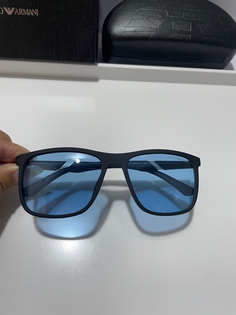 Мужские солнцезащитные очки Emporio Armani