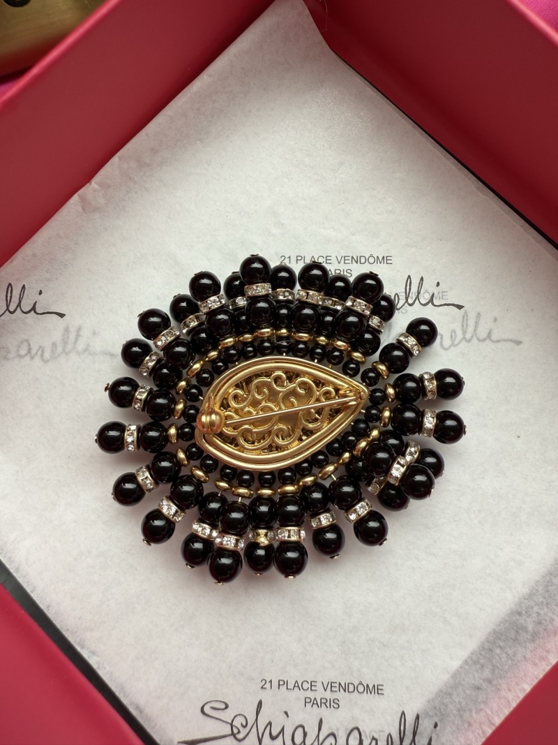Брошь Schiaparelli в виде глаза