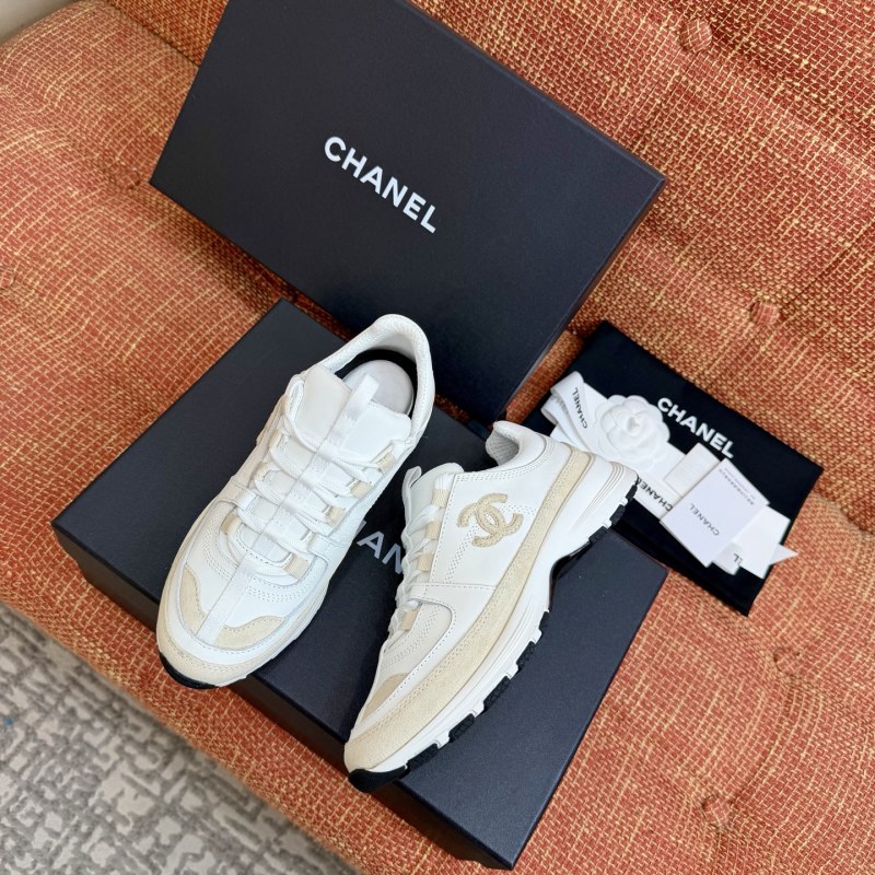 Женские кроссовки белого цвета Chanel