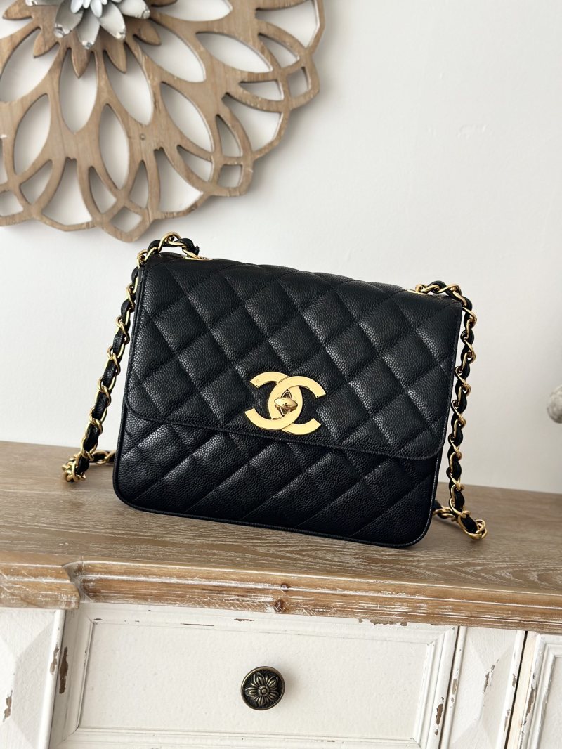 Винтажная сумка Chanel с золотой фурнитурой