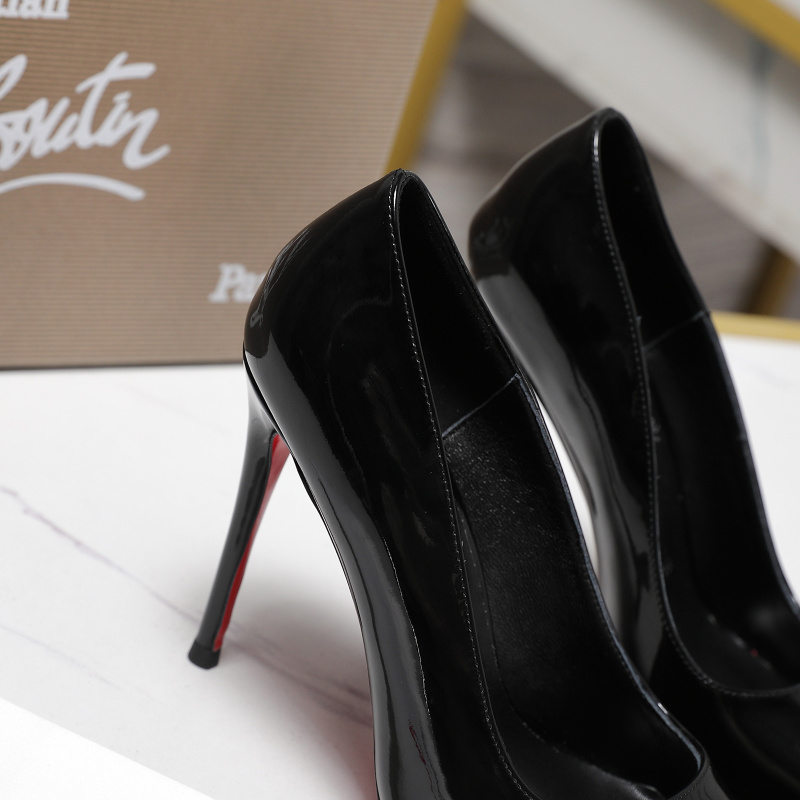 Женские лаковые туфли на шпильке Christian Louboutin
