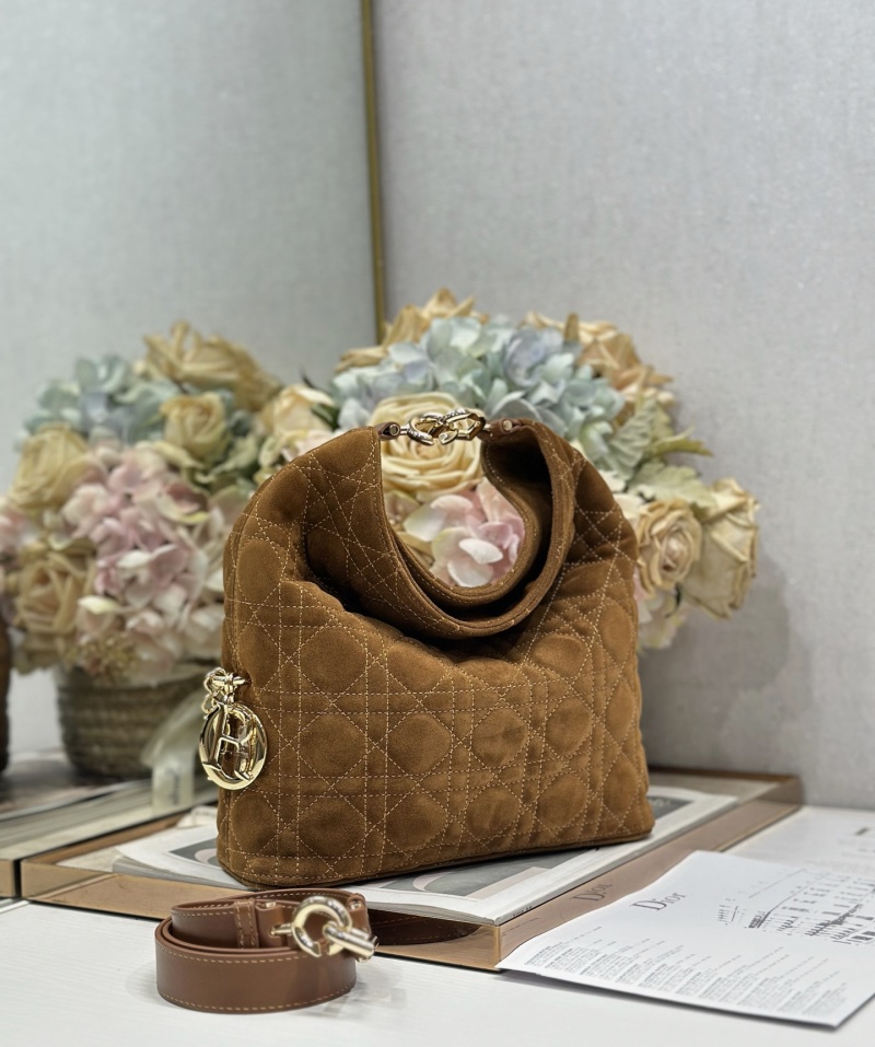 Дорожная сумка Dior с квилтингом и фурнитурой
