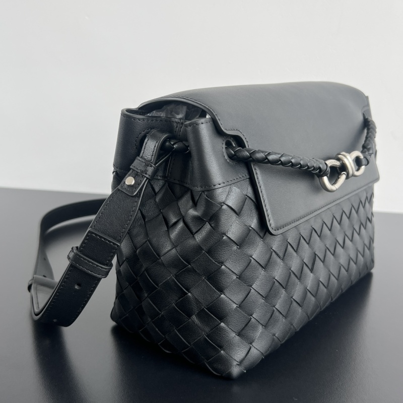 Сумка-клатч Bottega Veneta Andiamo с узлом