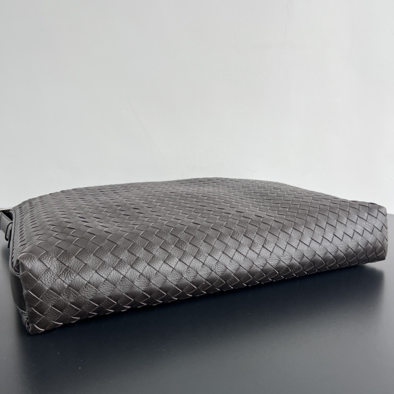 Сумка-хобо Bottega Veneta Traveller из плетеной кожи