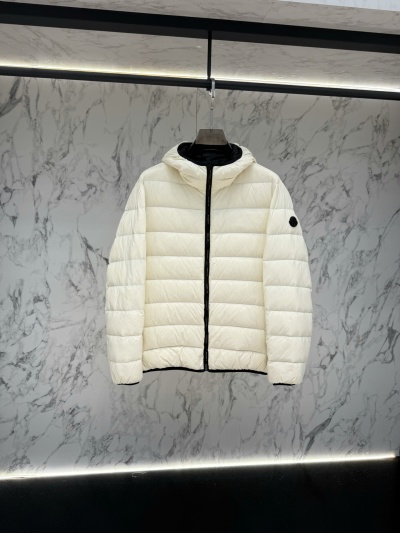 Пуховик Moncler