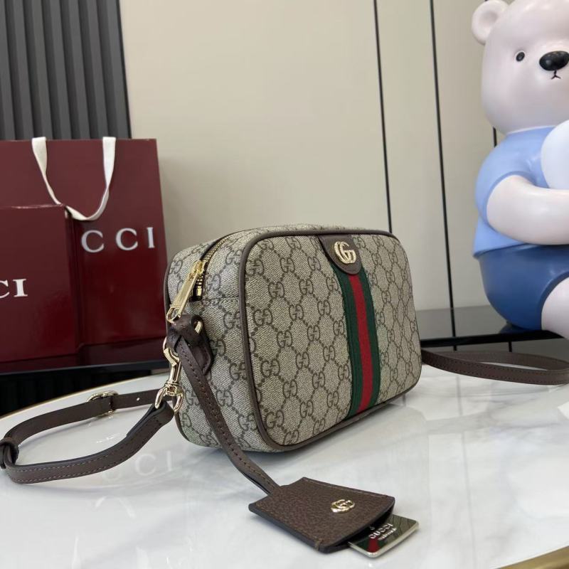 Сумка Gucci с монограммой и ремешком