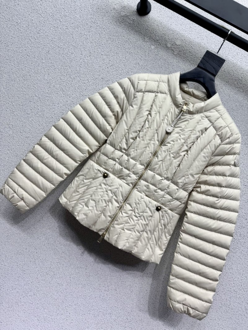 Пуховик Moncler с квадратной стежкой