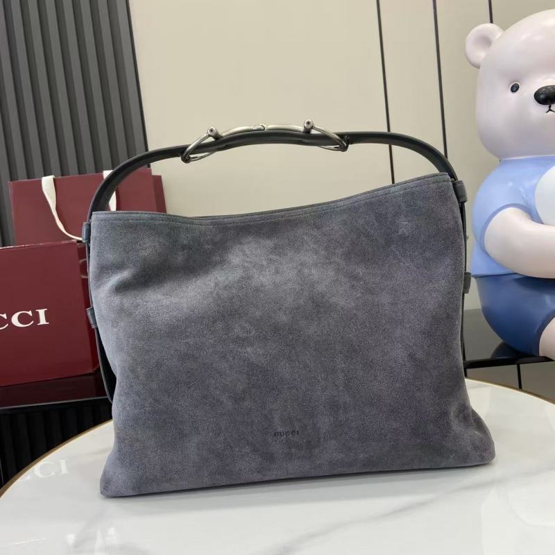 Сумка Gucci из замши с металлической ручкой
