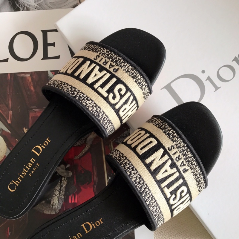 Черные женские шлепки с вышивкой Christian Dior