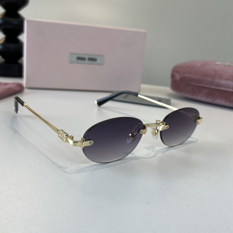 Солнцезащитные очки Miu Miu золотистого цвета