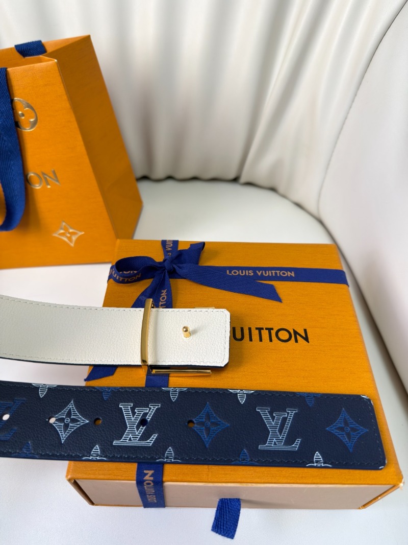 Ремень кожаный с золотистой пряжкой и фирменным принтом Louis Vuitton
