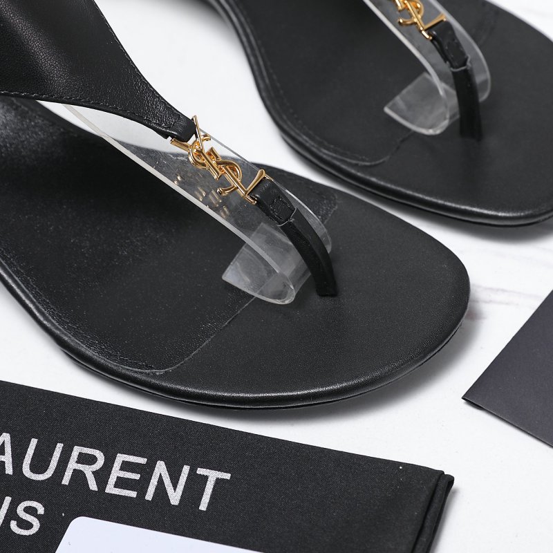 Женские босоножки на танкетке с декоративной цепочкой Saint Laurent