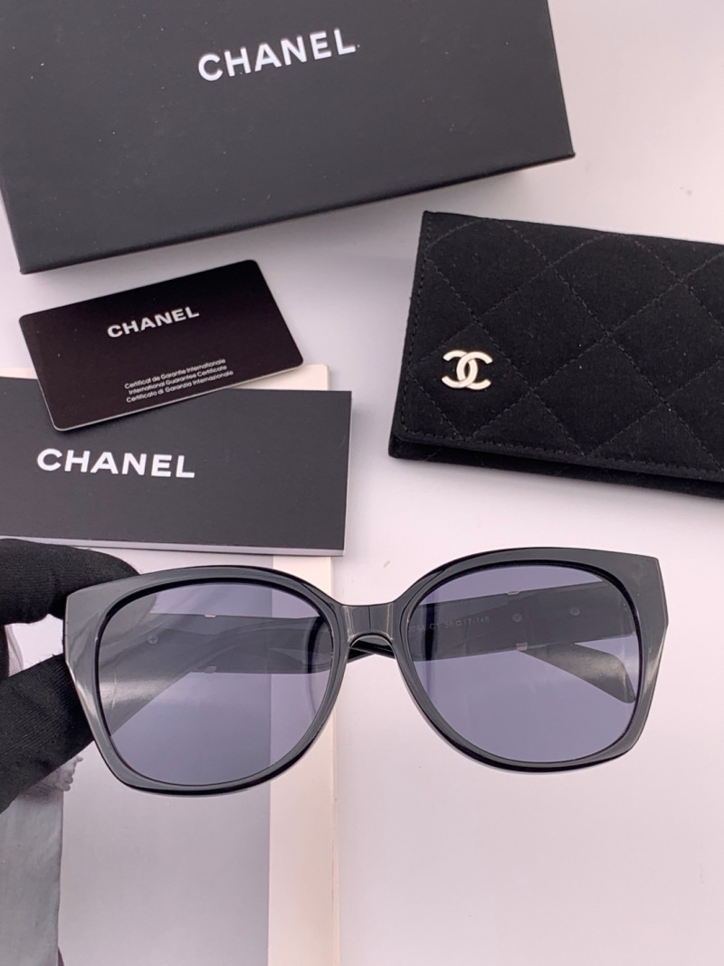 Солнцезащитные очки Chanel
