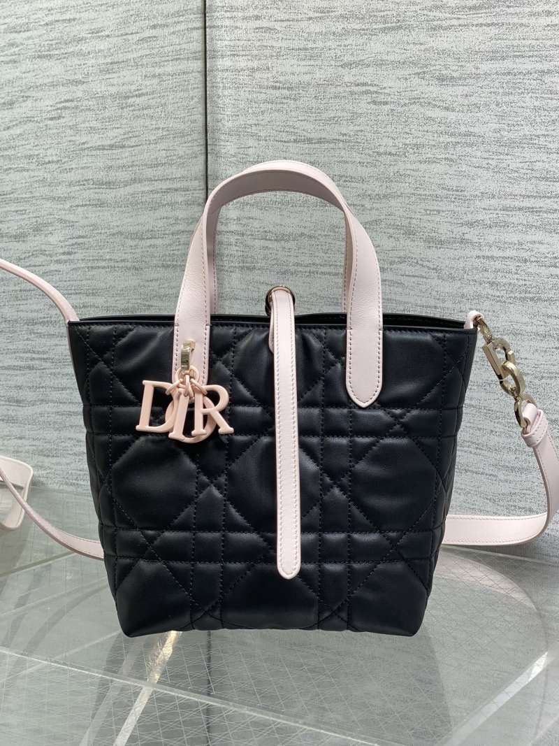 Сумка Dior с логотипом и квилтингом