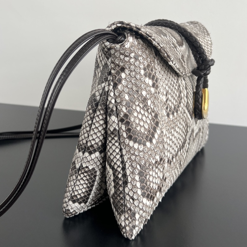 Сумка Liberta из змеиной кожи Bottega Veneta