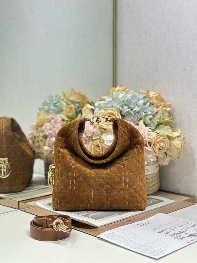 Дорожная сумка Dior с квилтингом и фурнитурой