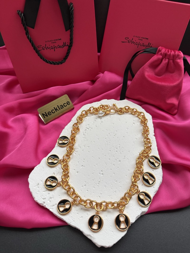 Золотистое колье с подвесками Schiaparelli