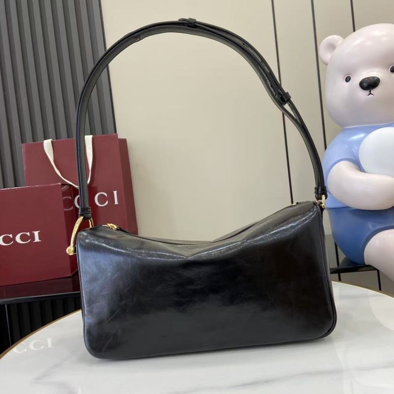 Черная кожаная сумка Gucci с длинной ручкой