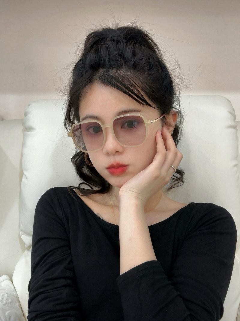 Поляризационные очки в квадратной оправе Gucci