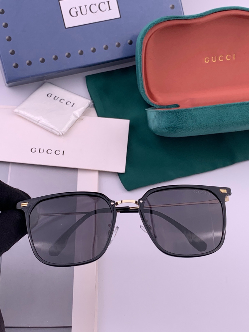 Солнцезащитные очки Gucci G81937