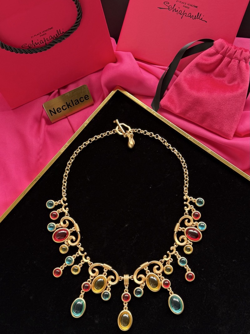 Нарядное колье с разноцветными камнями Schiaparelli