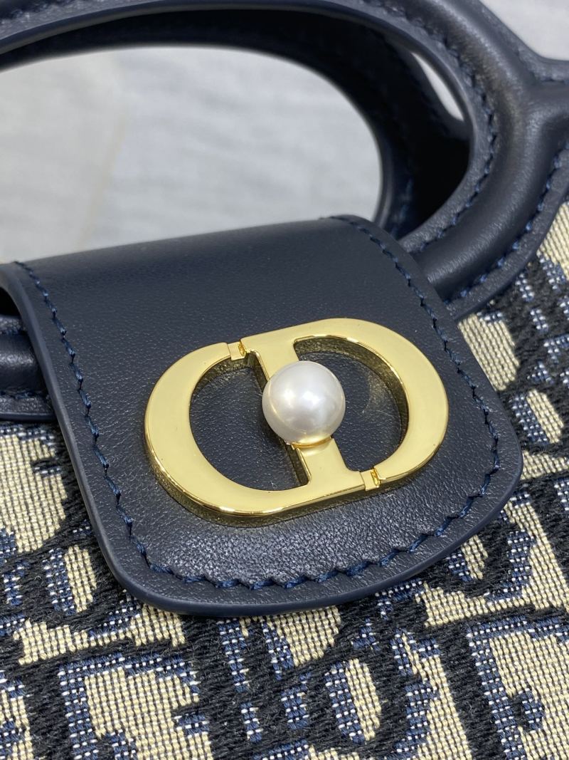 Женская сумка Dior с монограммой