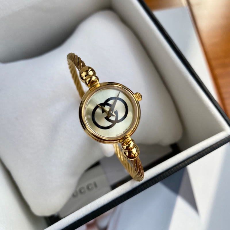 Часы Gucci