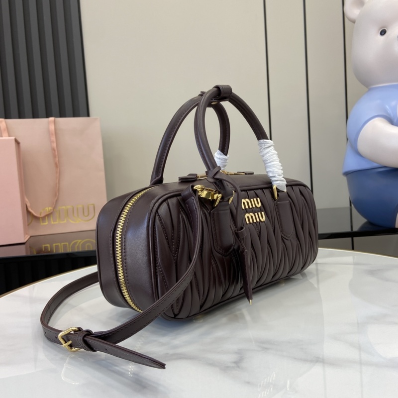 Сумка Miu Miu с ручкой и плечевым ремнем коричнева