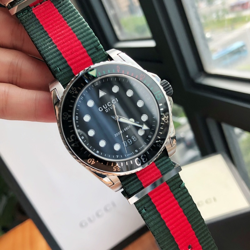 Часы Gucci