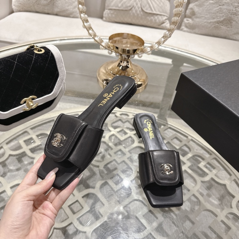Чёрные сабо Chanel с квадратным носком и металлической бросью