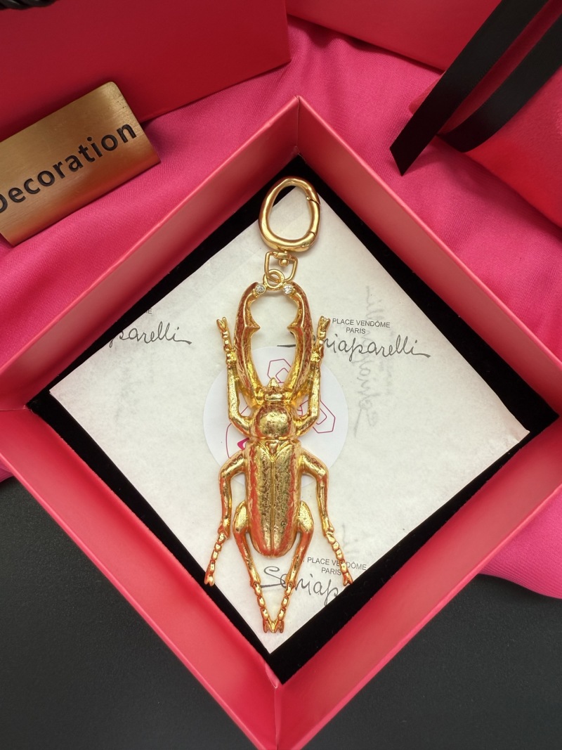 Подвеска в виде жука Schiaparelli