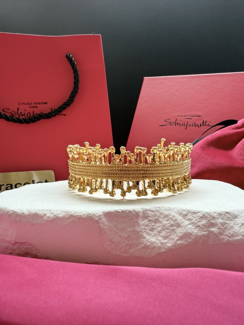 Брошь в виде короны Schiaparelli